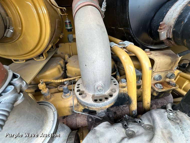 image for item JE9467 2004 Caterpillar 140H  motor grader