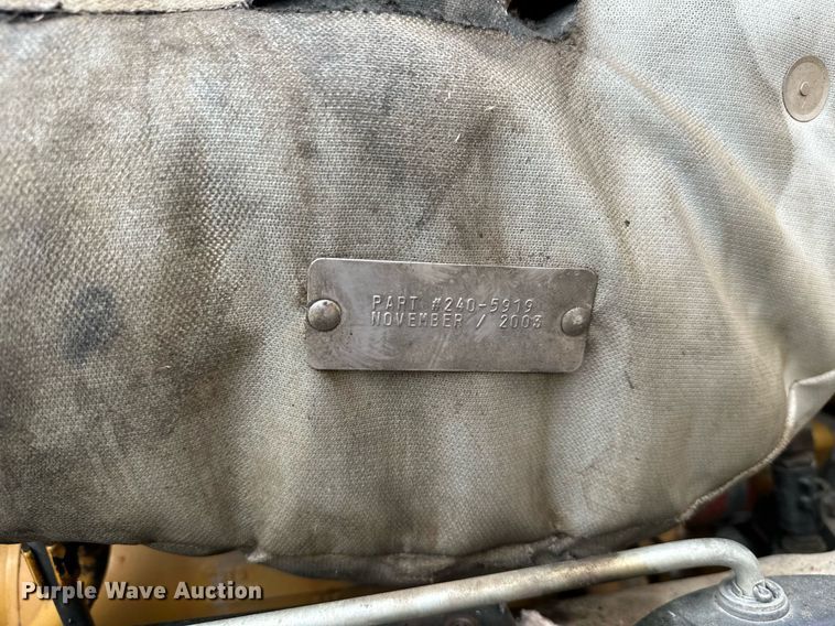 image for item JE9467 2004 Caterpillar 140H  motor grader