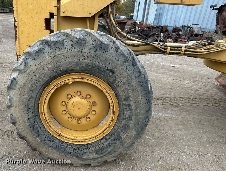 image for item JE9467 2004 Caterpillar 140H  motor grader