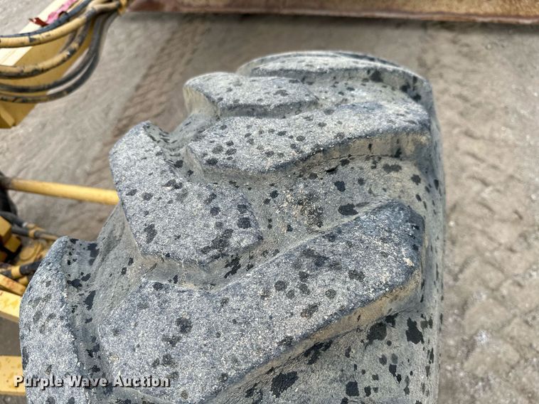 image for item JE9467 2004 Caterpillar 140H  motor grader