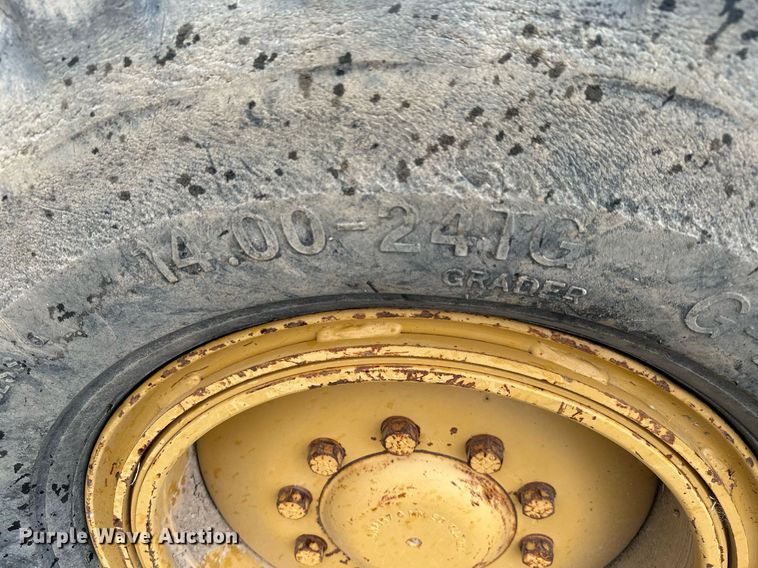 image for item JE9467 2004 Caterpillar 140H  motor grader