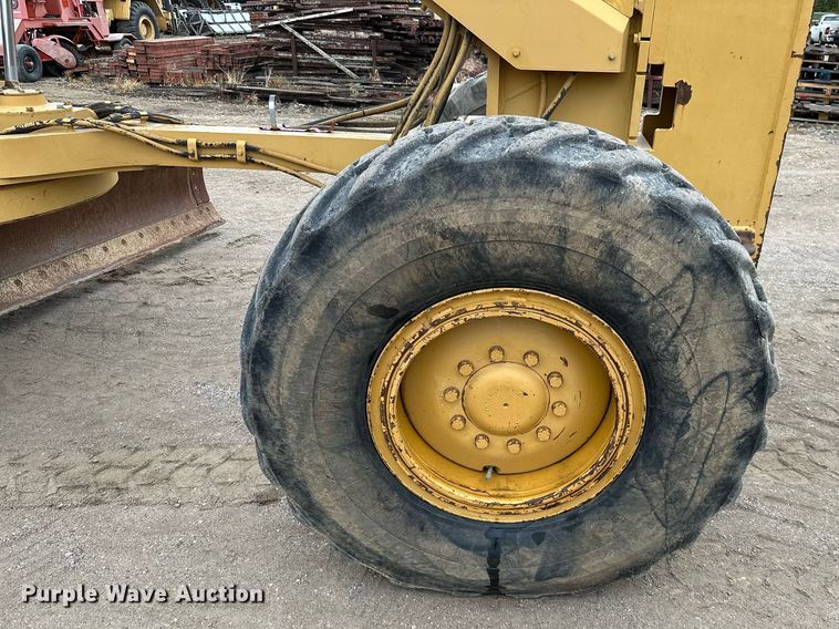 image for item JE9467 2004 Caterpillar 140H  motor grader