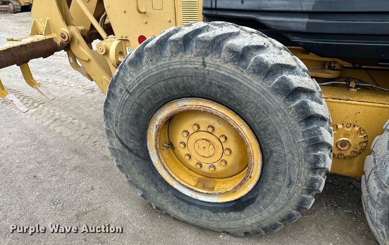 image for item JE9467 2004 Caterpillar 140H  motor grader
