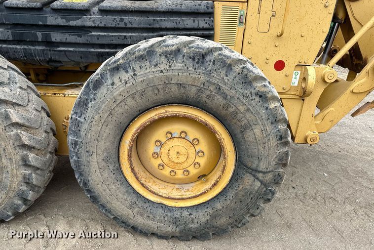 image for item JE9467 2004 Caterpillar 140H  motor grader