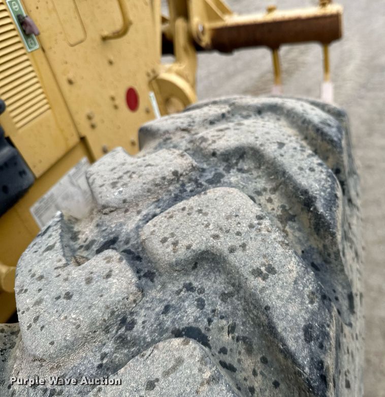 image for item JE9467 2004 Caterpillar 140H  motor grader