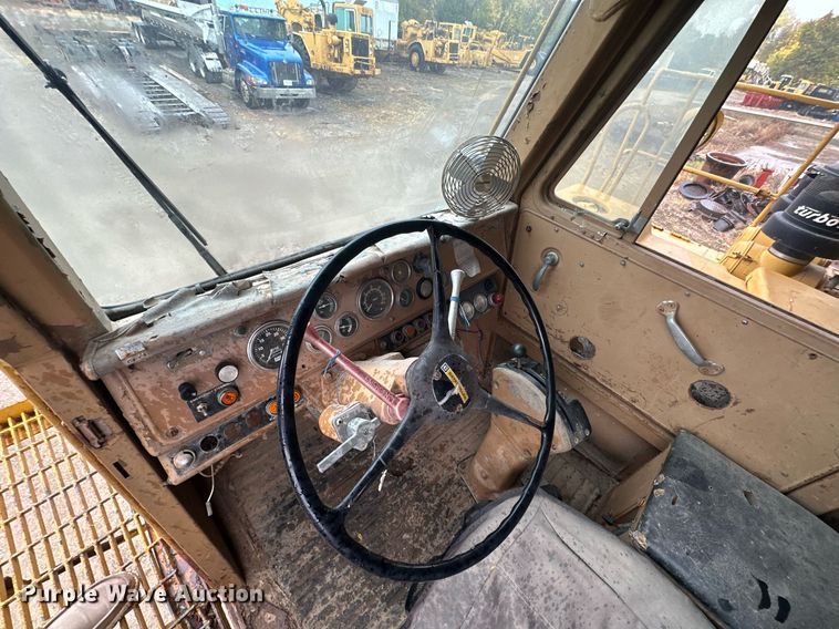 image for item JE9470 1981 Caterpillar 769C  haul truck