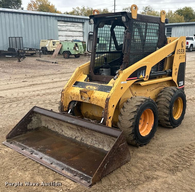 image for item JE9475 2001 Caterpillar 236  skid steer loader