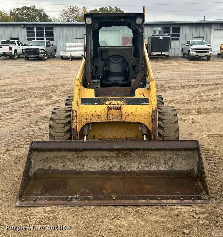 image for item JE9475 2001 Caterpillar 236  skid steer loader