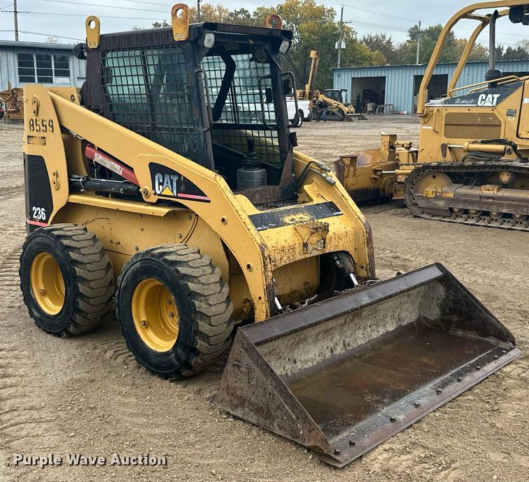 image for item JE9475 2001 Caterpillar 236  skid steer loader
