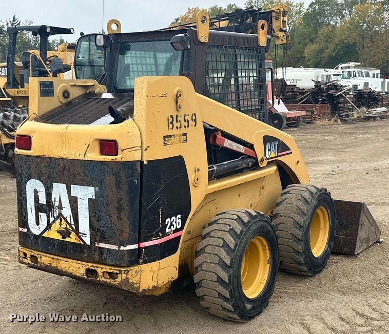 image for item JE9475 2001 Caterpillar 236  skid steer loader