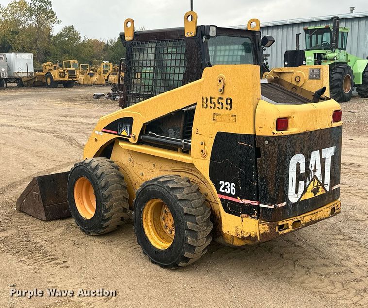image for item JE9475 2001 Caterpillar 236  skid steer loader