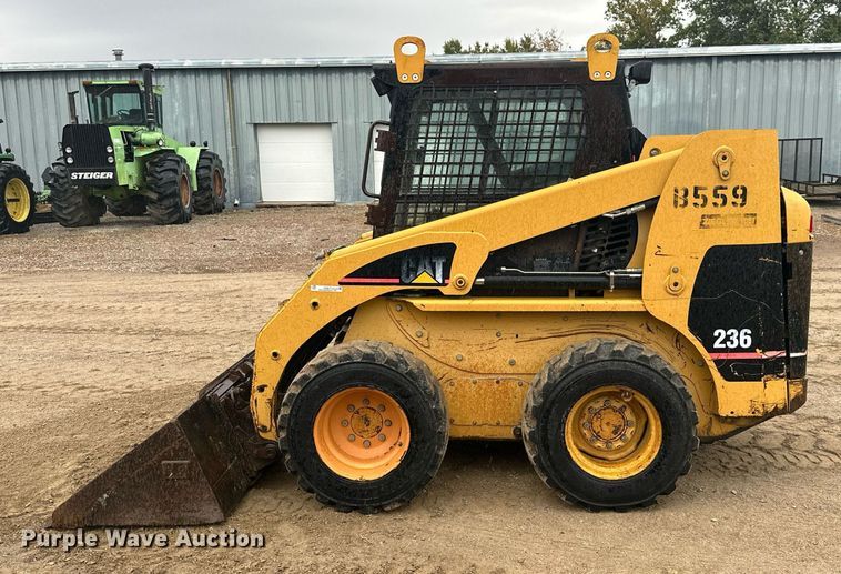 image for item JE9475 2001 Caterpillar 236  skid steer loader
