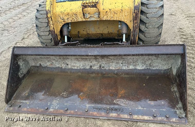 image for item JE9475 2001 Caterpillar 236  skid steer loader