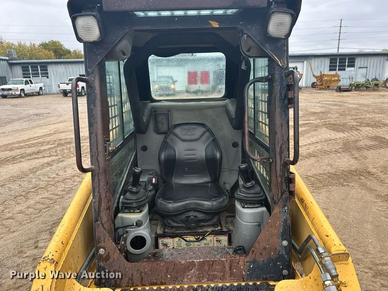 image for item JE9475 2001 Caterpillar 236  skid steer loader