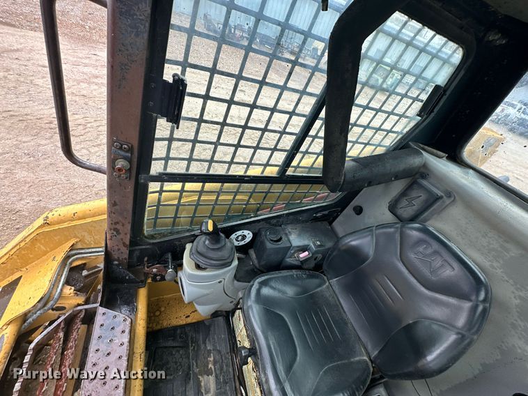 image for item JE9475 2001 Caterpillar 236  skid steer loader