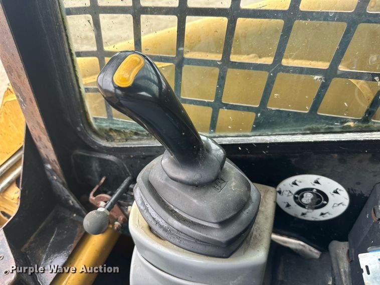 image for item JE9475 2001 Caterpillar 236  skid steer loader