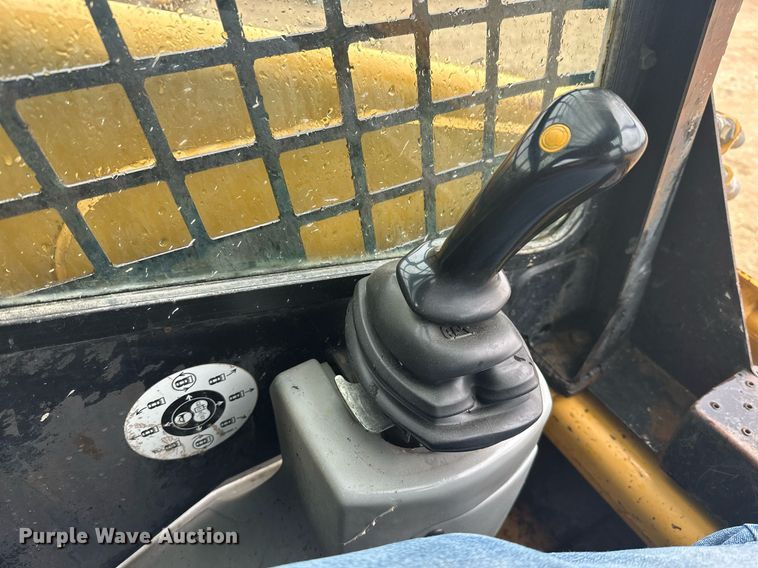 image for item JE9475 2001 Caterpillar 236  skid steer loader