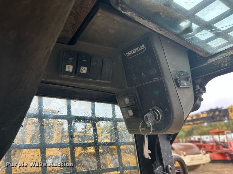 image for item JE9475 2001 Caterpillar 236  skid steer loader