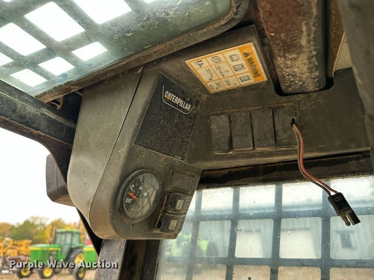 image for item JE9475 2001 Caterpillar 236  skid steer loader