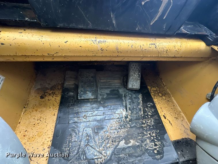 image for item JE9475 2001 Caterpillar 236  skid steer loader