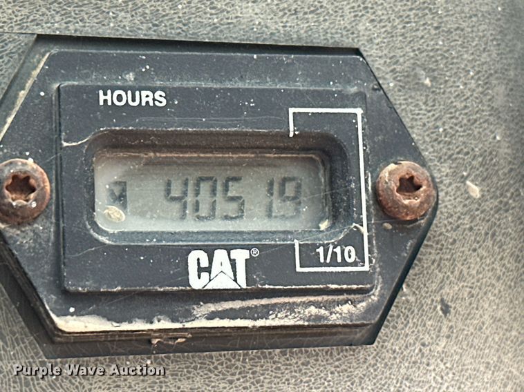 image for item JE9475 2001 Caterpillar 236  skid steer loader