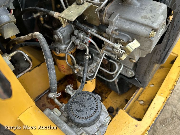 image for item JE9475 2001 Caterpillar 236  skid steer loader