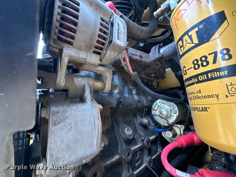 image for item JE9475 2001 Caterpillar 236  skid steer loader