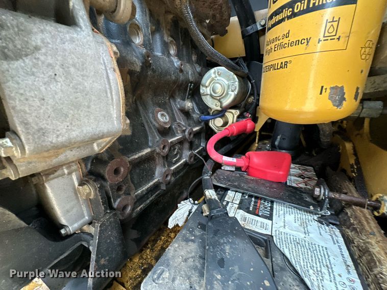 image for item JE9475 2001 Caterpillar 236  skid steer loader