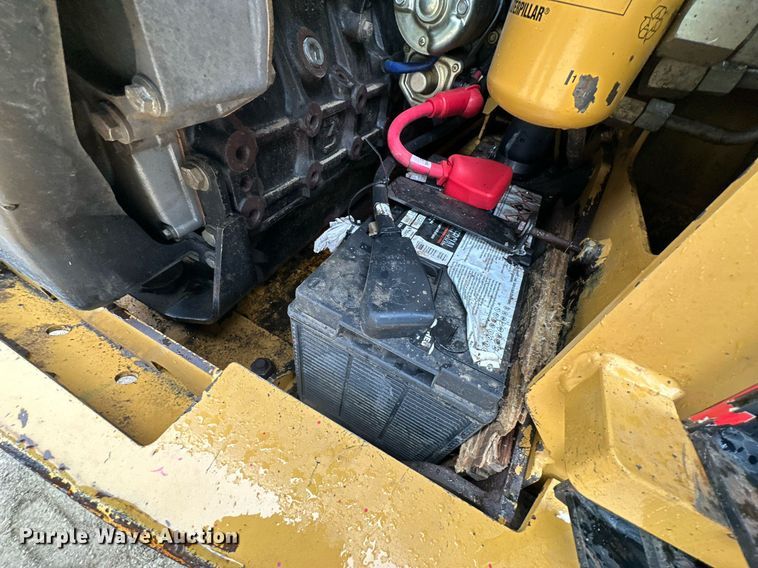 image for item JE9475 2001 Caterpillar 236  skid steer loader