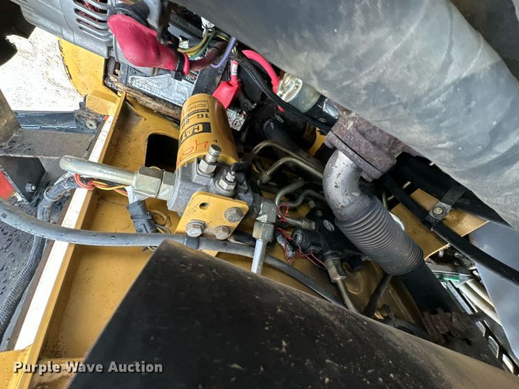 image for item JE9475 2001 Caterpillar 236  skid steer loader