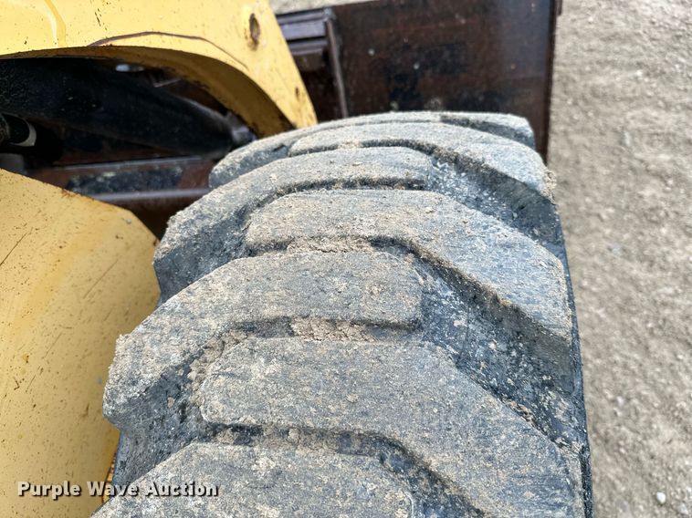 image for item JE9475 2001 Caterpillar 236  skid steer loader