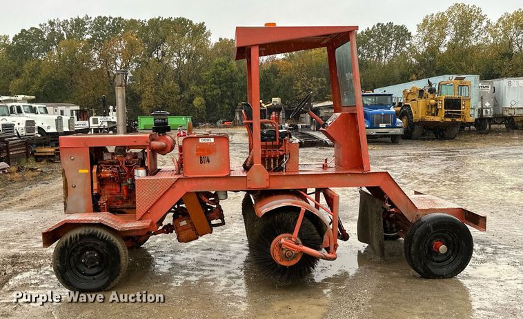 image for item JE9476 1987 Broce RC300  broom