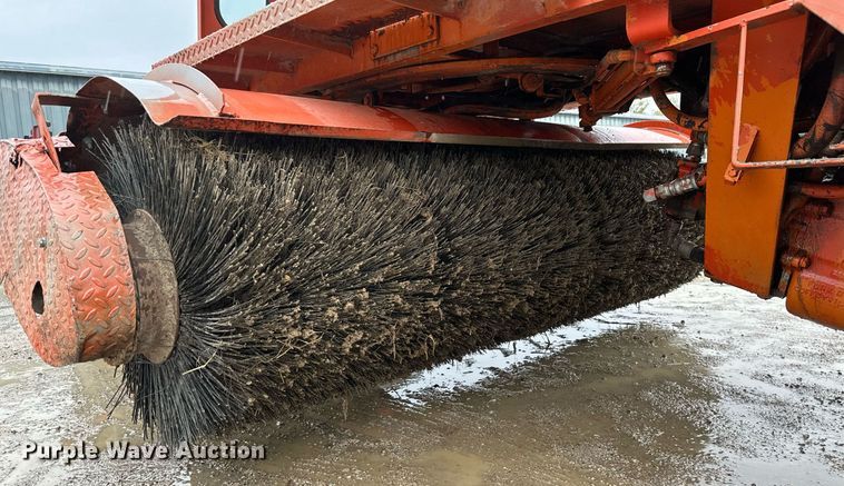 image for item JE9476 1987 Broce RC300  broom