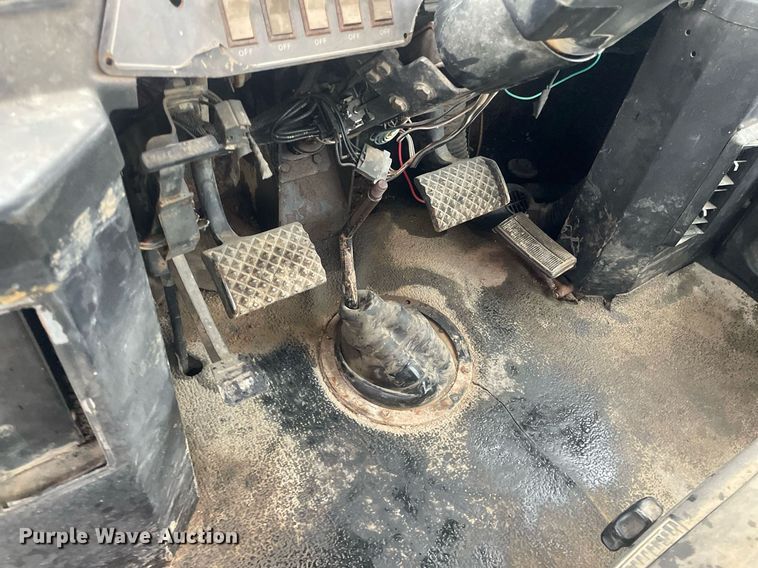 image for item JE9486 Steiger Bearcat ST225  4WD tractor