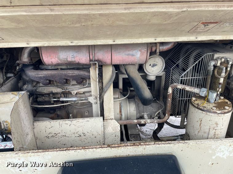image for item JE9489 1992 Ingersoll Rand  air compressor