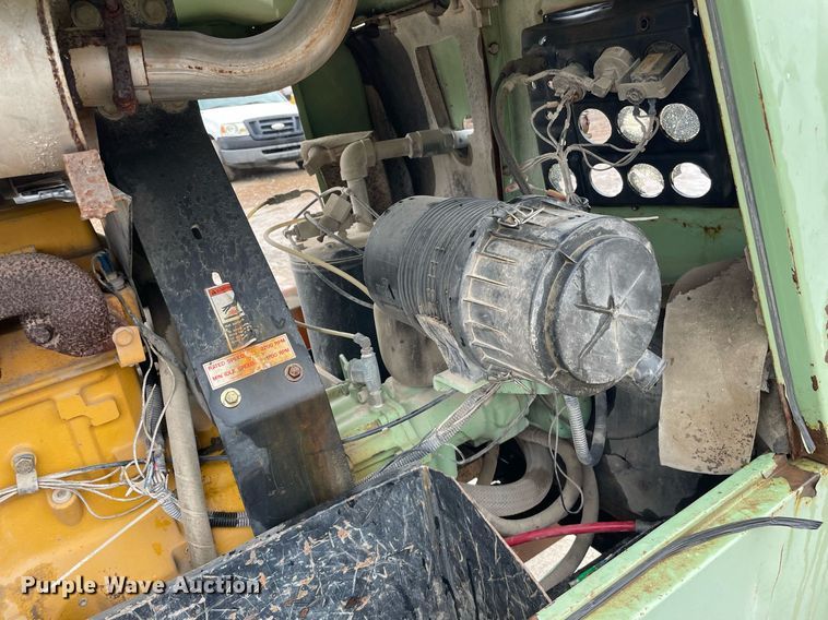 image for item JE9490 Sullair 185  air compressor