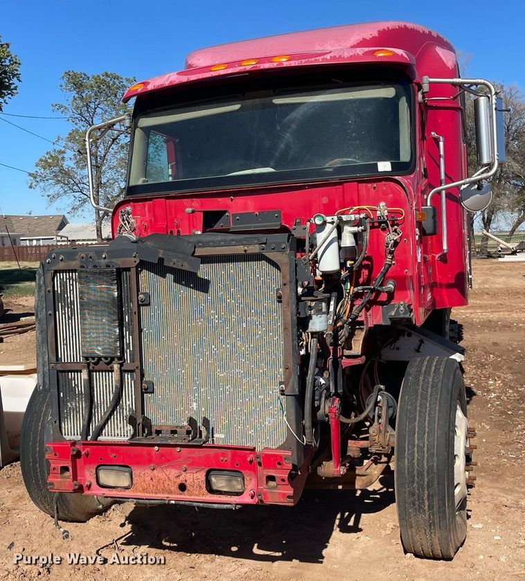 image for item DI3641 2005 International 9200i  semi truck