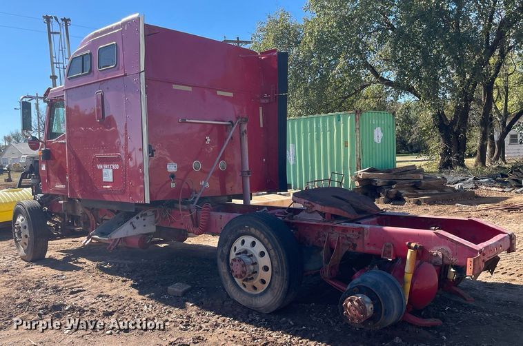 image for item DI3641 2005 International 9200i  semi truck