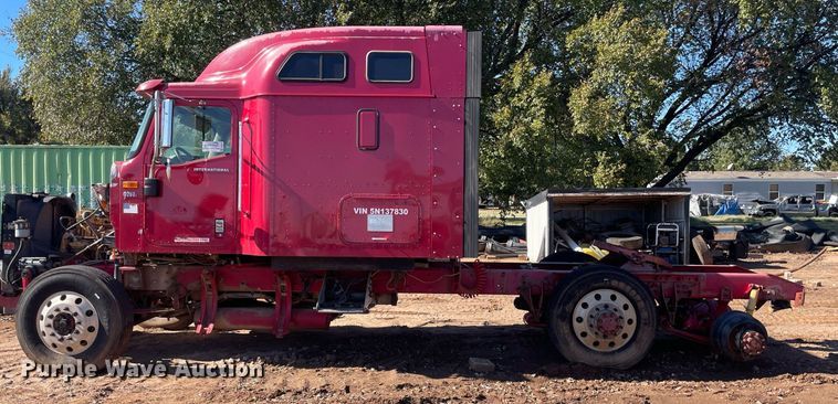 image for item DI3641 2005 International 9200i  semi truck