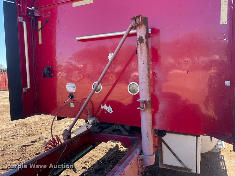 image for item DI3641 2005 International 9200i  semi truck