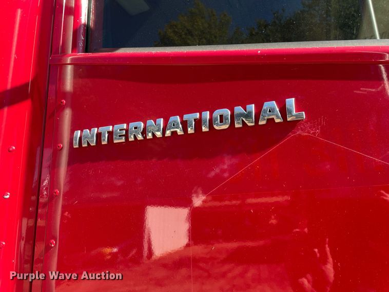 image for item DI3641 2005 International 9200i  semi truck