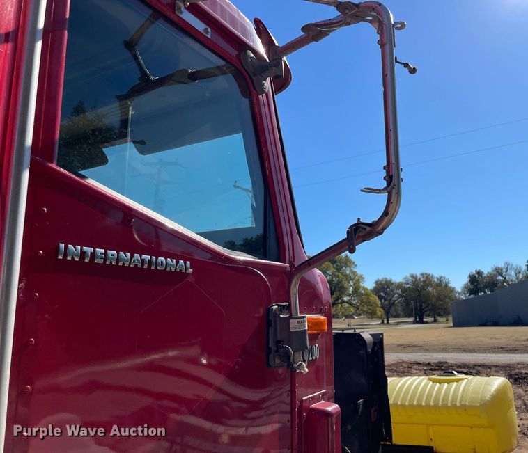 image for item DI3641 2005 International 9200i  semi truck