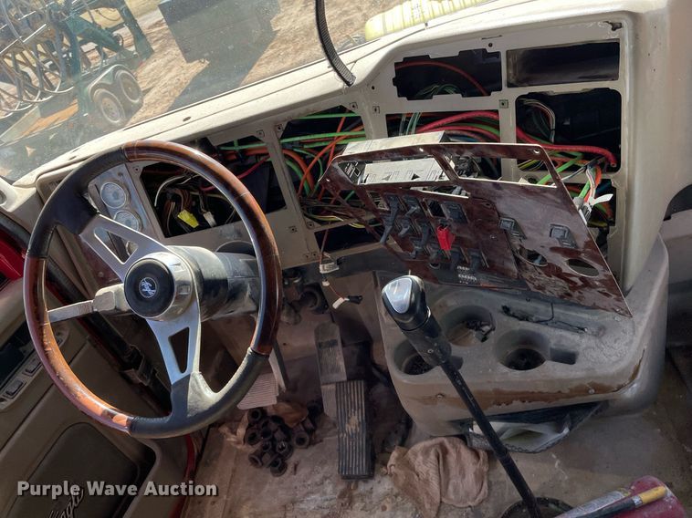 image for item DI3641 2005 International 9200i  semi truck