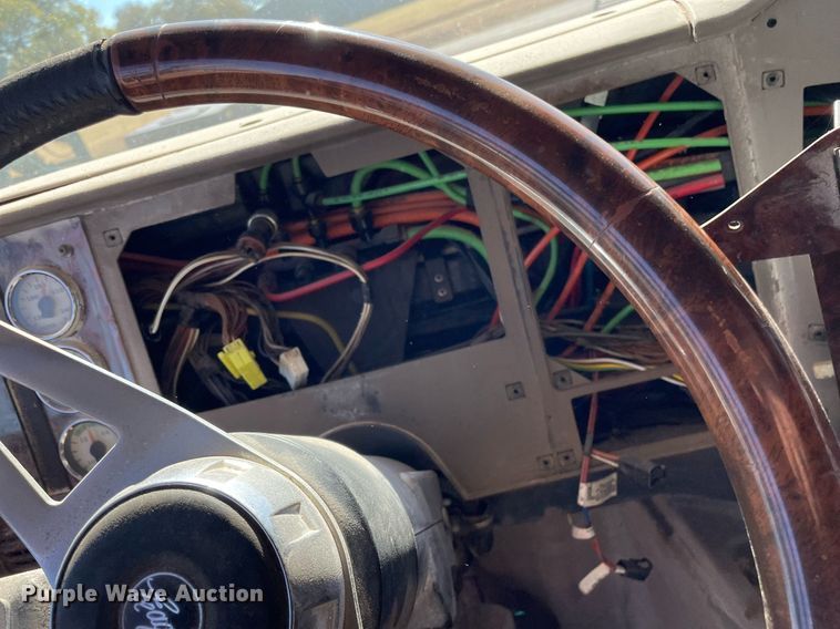 image for item DI3641 2005 International 9200i  semi truck