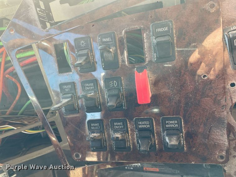 image for item DI3641 2005 International 9200i  semi truck