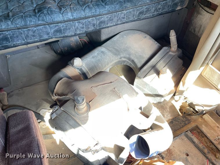 image for item DI3641 2005 International 9200i  semi truck