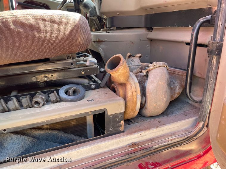 image for item DI3641 2005 International 9200i  semi truck