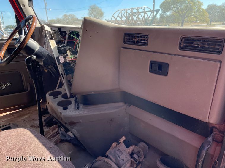 image for item DI3641 2005 International 9200i  semi truck