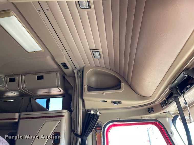 image for item DI3641 2005 International 9200i  semi truck