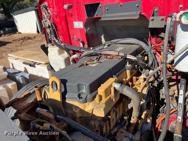 image for item DI3641 2005 International 9200i  semi truck